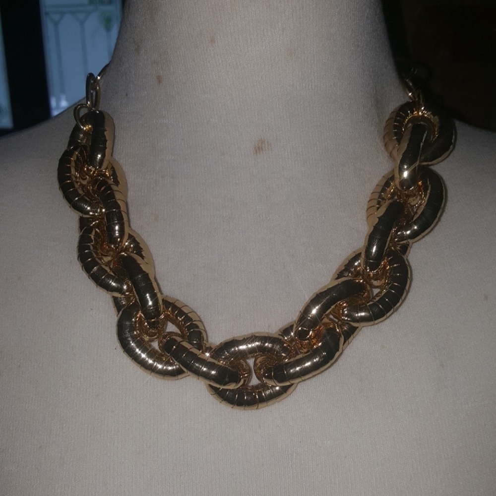 Saks Fifth chain link gold necklace